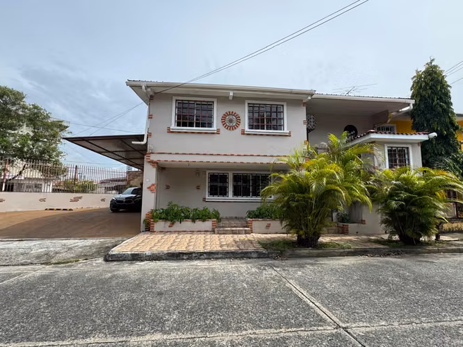 En venta casa para uso  comercial o residencial en Via Santa Elena