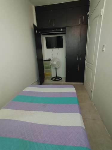 NICE ROOM CLOSE TO EST METRO CARMEN CHURCH