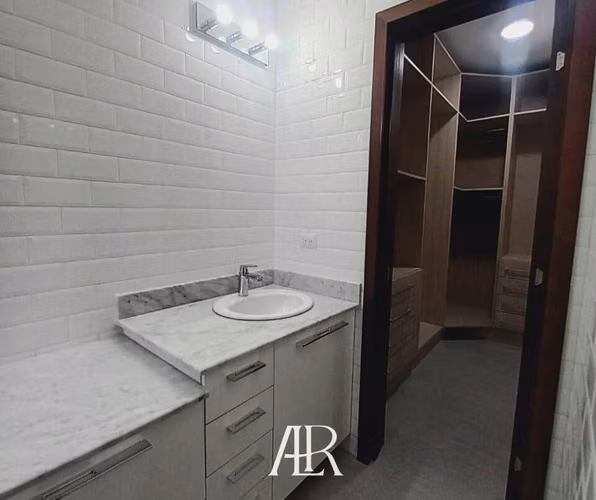 Vendo apartamento con Línea Blanca,  PH Jade en San Francisco.