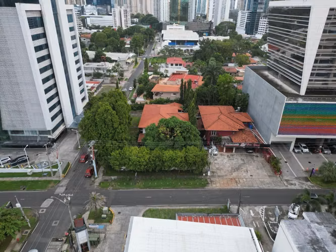 Venta de Terreno con Casa en Obarrio, 900m2 de terreno y 450m2 de Construcción - Imagen 8