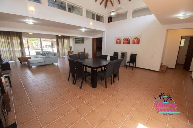 Se renta Villa de cinco recamaras con piscina