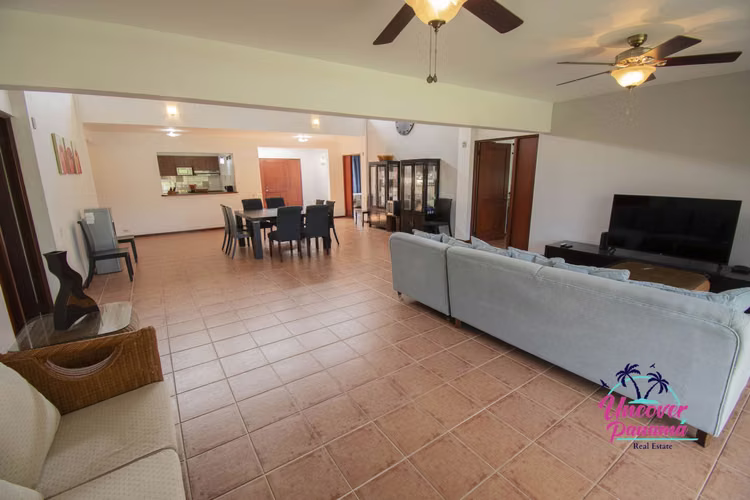 Se renta Villa de cinco recamaras con piscina