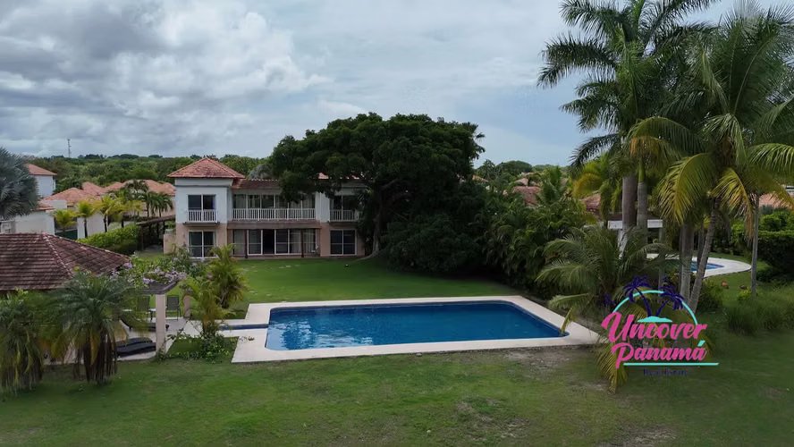 Se renta Villa de cinco recamaras con piscina