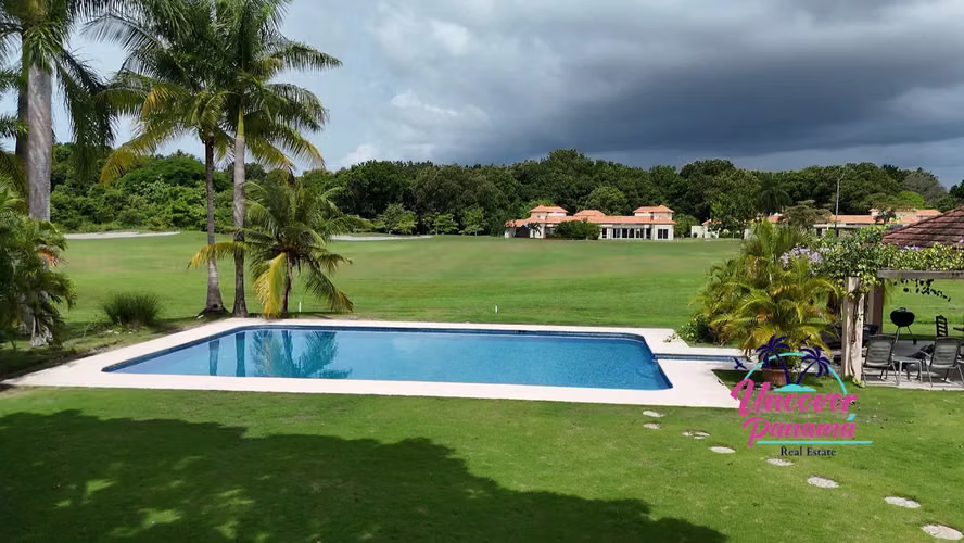 Se renta Villa de cinco recamaras con piscina