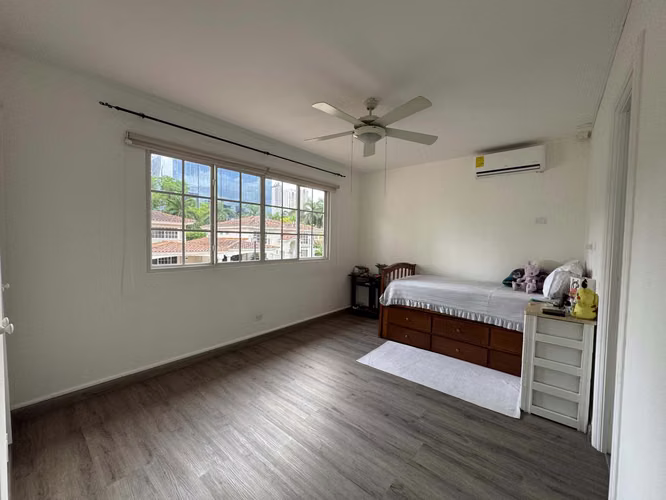 Vendo Espaciosa Residencia en Costa del Este - Costa Azul
