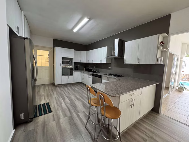 Vendo Espaciosa Residencia en Costa del Este - Costa Azul