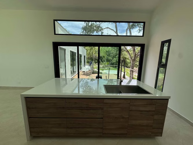 Villa de Playa Nueva! Costa Esmeralda 1,000m2 3r 3b piscina $375,000 - Imagen 14
