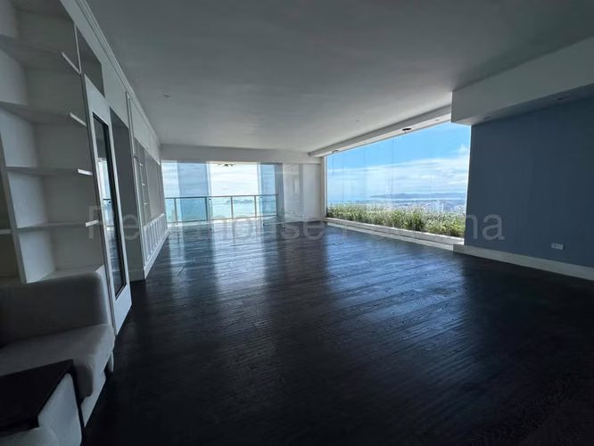 Venta de Penthouse Exclusivo con 944 m2 en Yoo and Arts, Avenida Balboa 25-6376GG