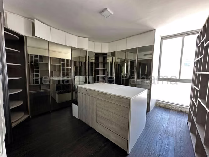 Venta de Penthouse Exclusivo con 944 m2 en Yoo and Arts, Avenida Balboa 25-6376GG