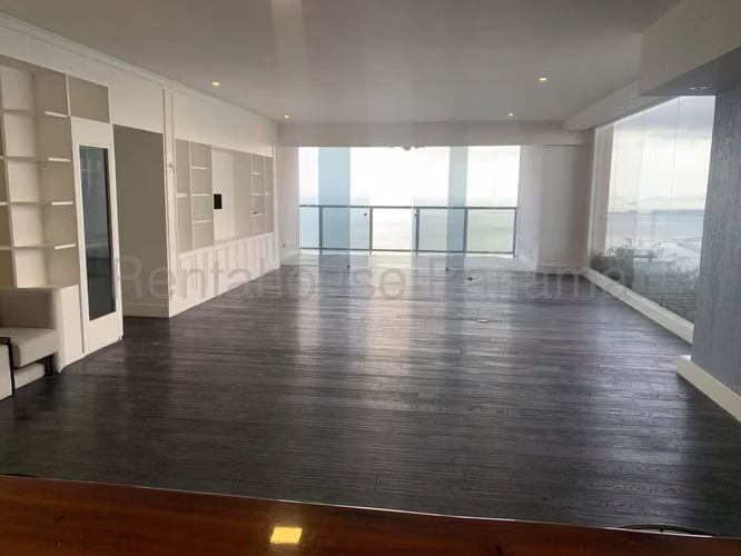 Venta de Penthouse Exclusivo con 944 m2 en Yoo and Arts, Avenida Balboa 25-6376GG