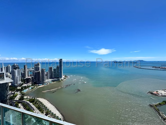 Venta de Penthouse Exclusivo con 944 m2 en Yoo and Arts, Avenida Balboa 25-6376GG