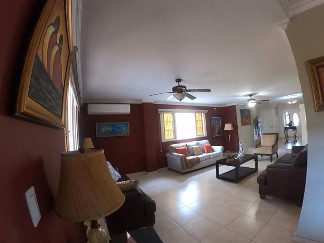 Venta de Casa Unifamiliar en PH Rainforest Villas, Altos de Panamá 22-2105GG