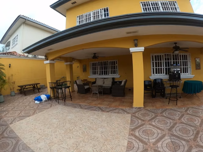 Venta de Casa Unifamiliar en PH Rainforest Villas, Altos de Panamá 22-2105GG