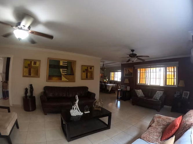 Venta de Casa Unifamiliar en PH Rainforest Villas, Altos de Panamá 22-2105GG