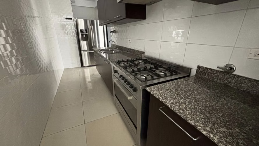 ¡Vive a pasos del Parque Urracá y la Cinta Costera! Apartamento con terraza en Bella Vista - Imagen 8