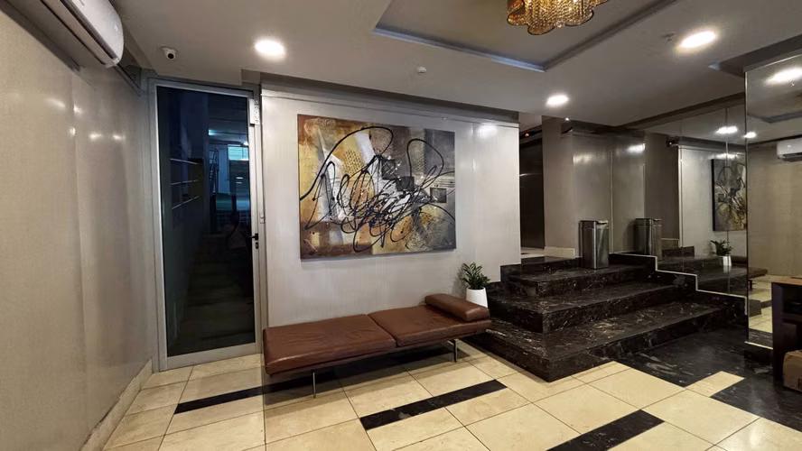 ¡Vive a pasos del Parque Urracá y la Cinta Costera! Apartamento con terraza en Bella Vista - Imagen 16