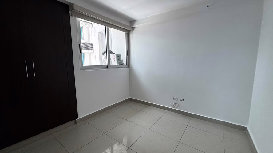 ¡Vive a pasos del Parque Urracá y la Cinta Costera! Apartamento con terraza en Bella Vista - Imagen 9