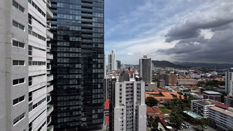 ¡Vive a pasos del Parque Urracá y la Cinta Costera! Apartamento con terraza en Bella Vista - Imagen 4