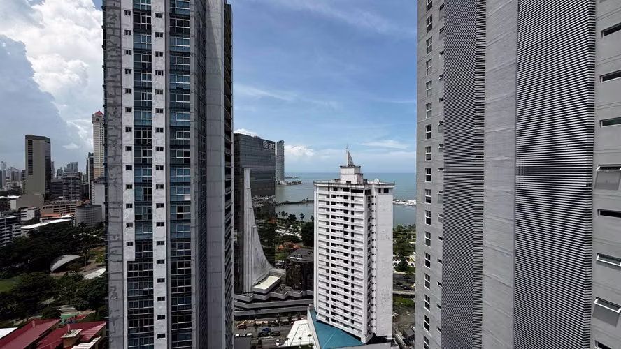 ¡Vive a pasos del Parque Urracá y la Cinta Costera! Apartamento con terraza en Bella Vista - Imagen 7
