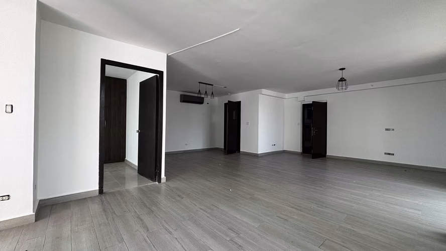 ¡Vive a pasos del Parque Urracá y la Cinta Costera! Apartamento con terraza en Bella Vista - Imagen 2