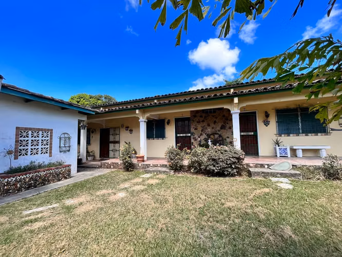 Venta de Casa en Penonomé, Coclé, 2,390m2 de terreno