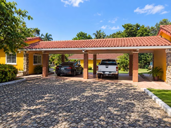 Venta de Casa en Rio Hato, Antón, 952m2 de construcción y 8,297m2 de terreno