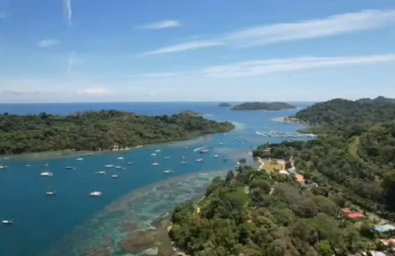 Venta de terreno con vista a la costa del caribe panameño