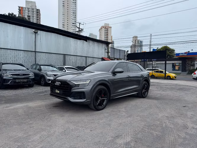 AUDI Q8 2019