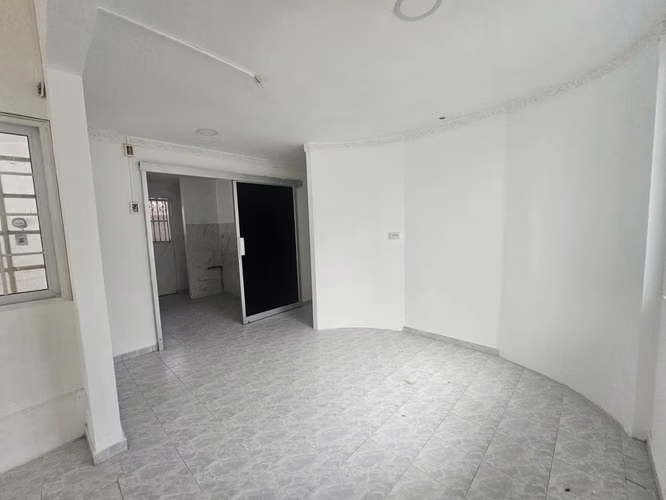 Venta de casa en Altos de Panamá, excelente ubicación - Imagen 4