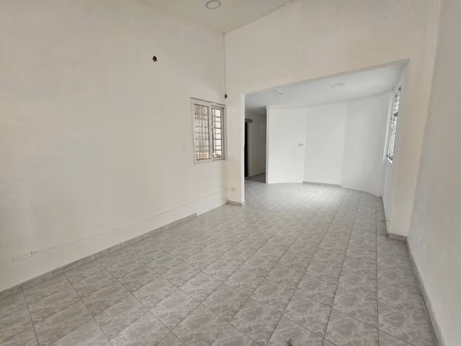 Venta de casa en Altos de Panamá, excelente ubicación - Imagen 2