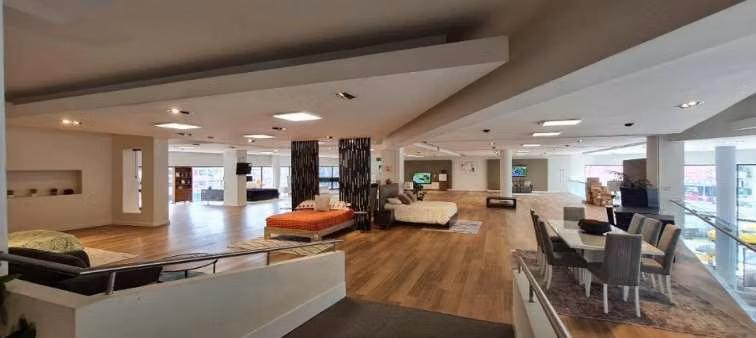 SE VENDE EDIFICIO COMPLETO EN VÍA ESPAÑA