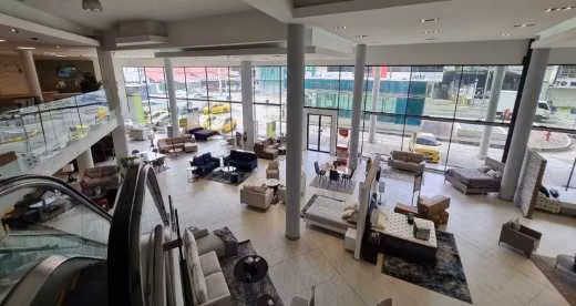 SE VENDE EDIFICIO COMPLETO EN VÍA ESPAÑA