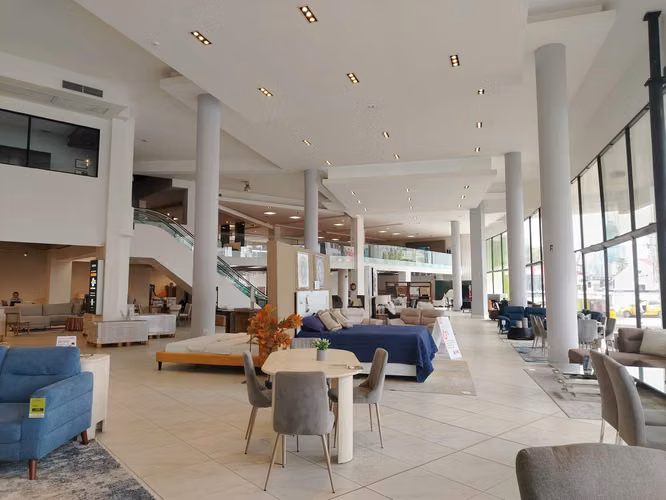 SE VENDE EDIFICIO COMPLETO EN VÍA ESPAÑA