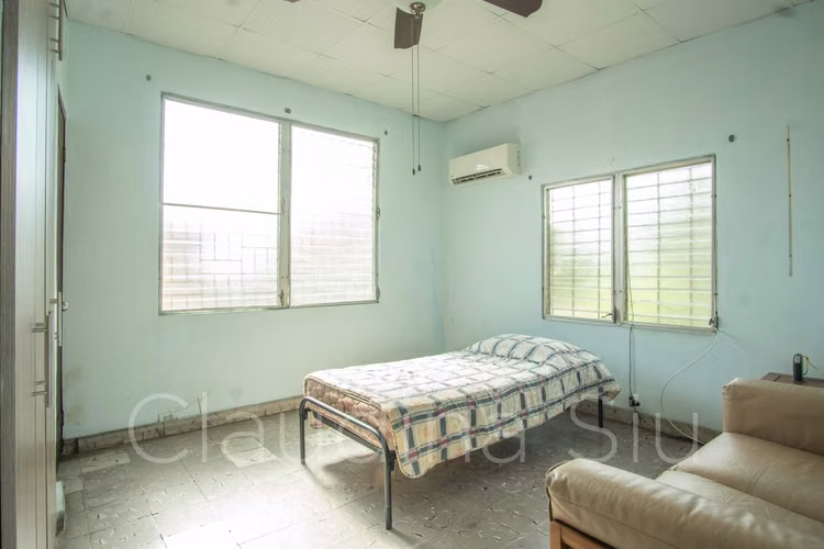 SE VENDE CASA EN TERRENO 698 M2 EN LA PARTE MAS ALTA DE MIRAFLORES