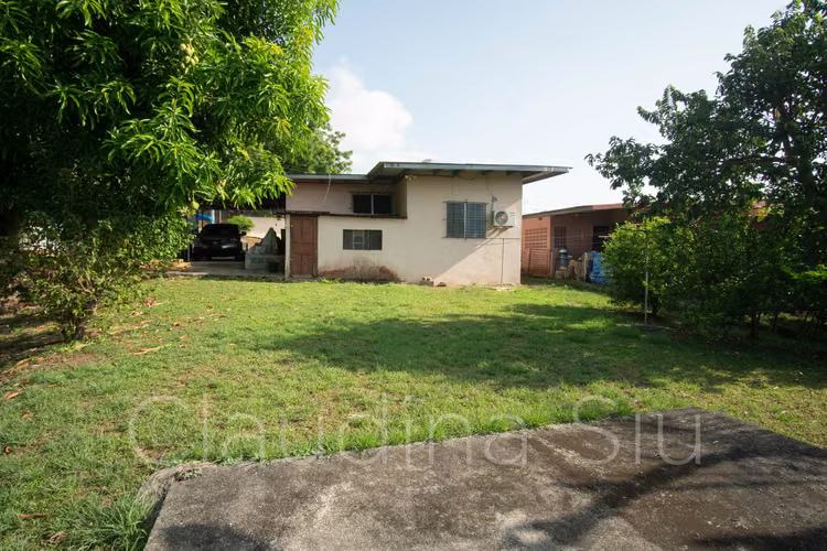 SE VENDE CASA EN TERRENO 698 M2 EN LA PARTE MAS ALTA DE MIRAFLORES