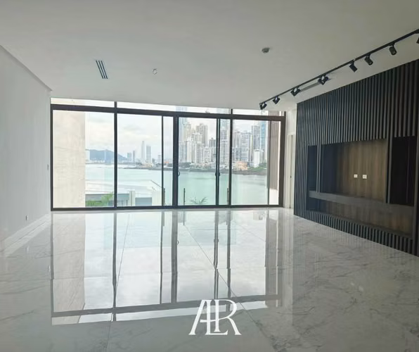 For Sale: Exclusive Apartment in Ocean Reef Islands, P.H. Water Front