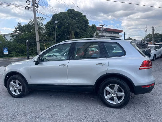 VOLKSWAGEN TOUAREG 2011 AUTOMATICO