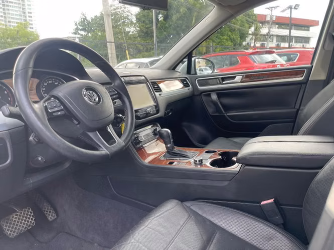 VOLKSWAGEN TOUAREG 2011 AUTOMATICO