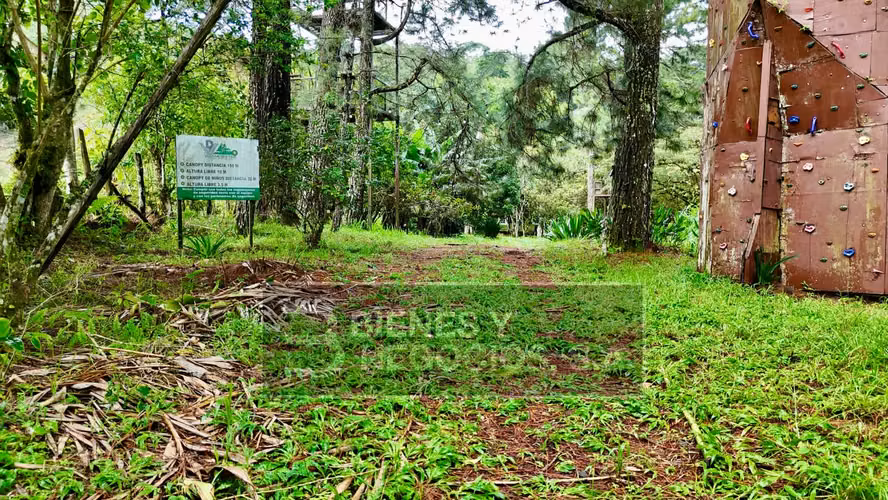Terreno en Chiriquí, Volcán, 2 hectáreas con Cabañas