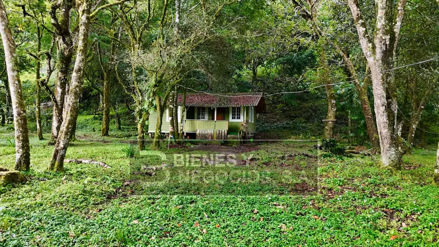 Terreno en Chiriquí, Volcán, 2 hectáreas con Cabañas