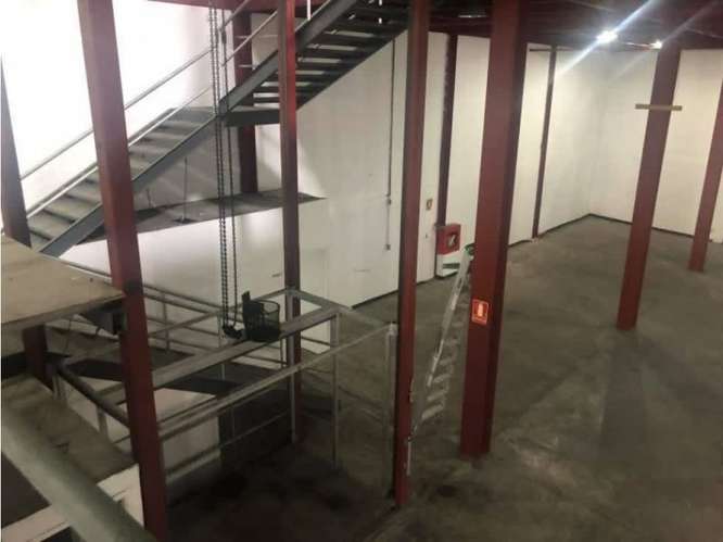 COSTA DEL ESTE / PARQUE INDUSTRIAL / GALERA / 1800M / 2 NIVEL / ANDEN
