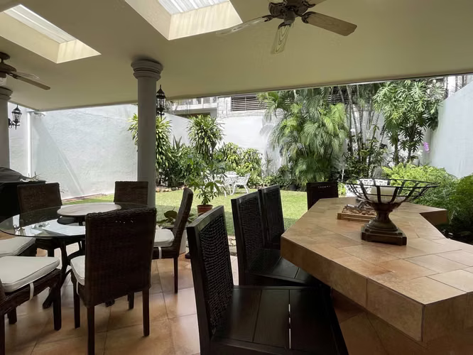 SE VENDE CASA EN OBARRIO