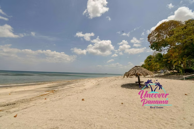 Lujosa villa en venta de cuatro dormitorios en Bijao
