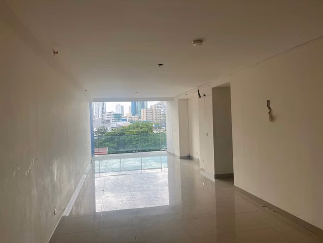 Banco vende apartamento en P.H. Zaphiro (d) - Imagen 2
