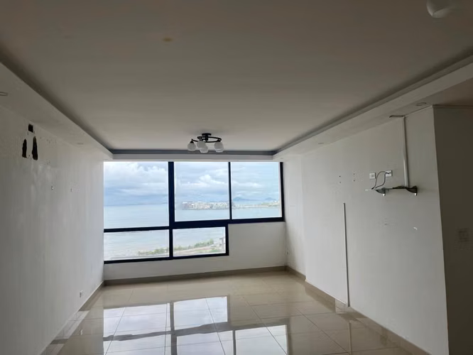 Banco Vende apartamento en PH San Francisco Bay - Imagen 3