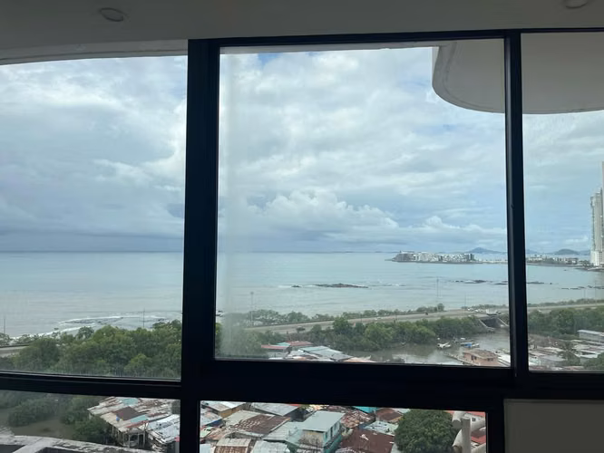 Banco Vende apartamento en PH San Francisco Bay - Imagen 4