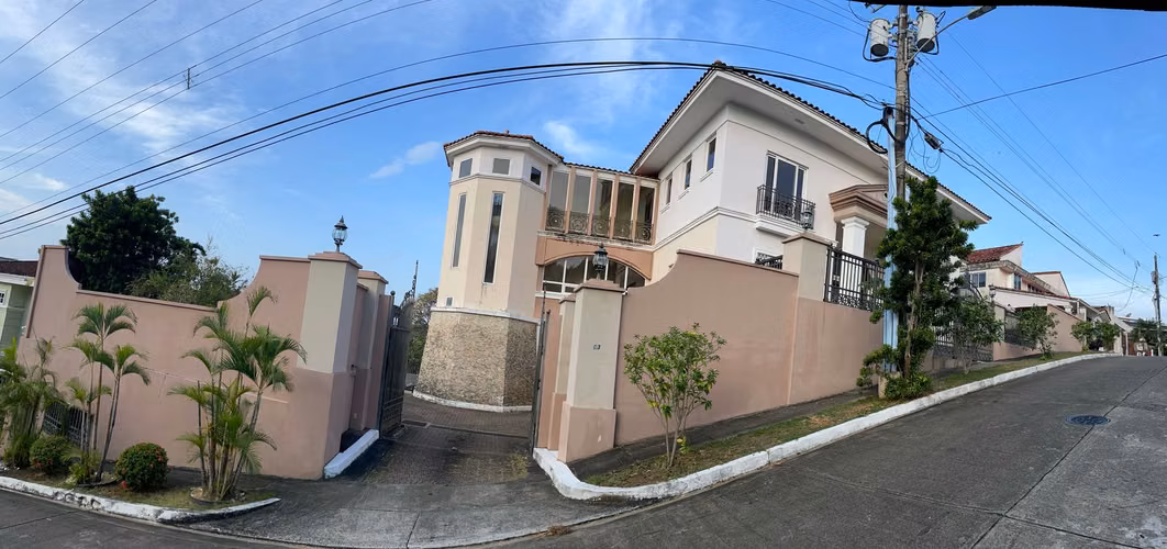 VENTA DE CASA EN URBANIZACIÓN DOS MARES