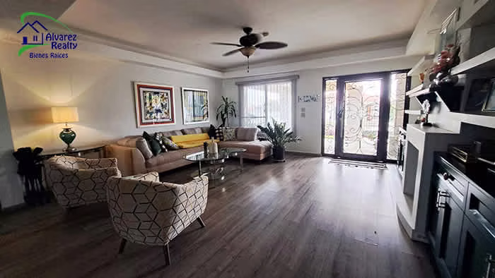 ID# H-0252 Casa en Venta con finos acabados - Imagen 4
