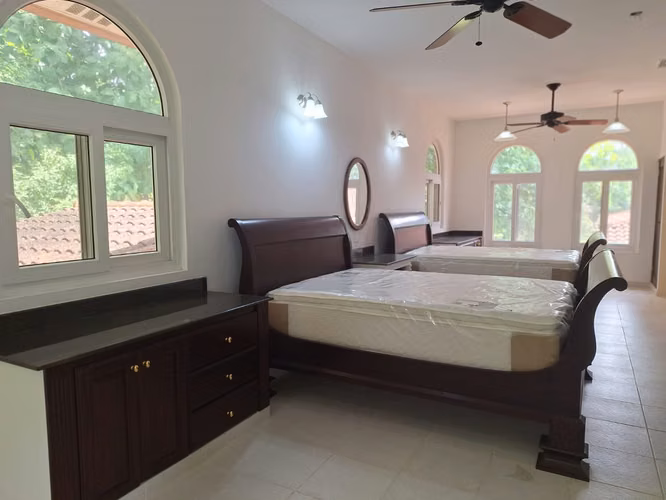 Propiedad con 3 Casas en Santa Clara, Coclé, Panamá