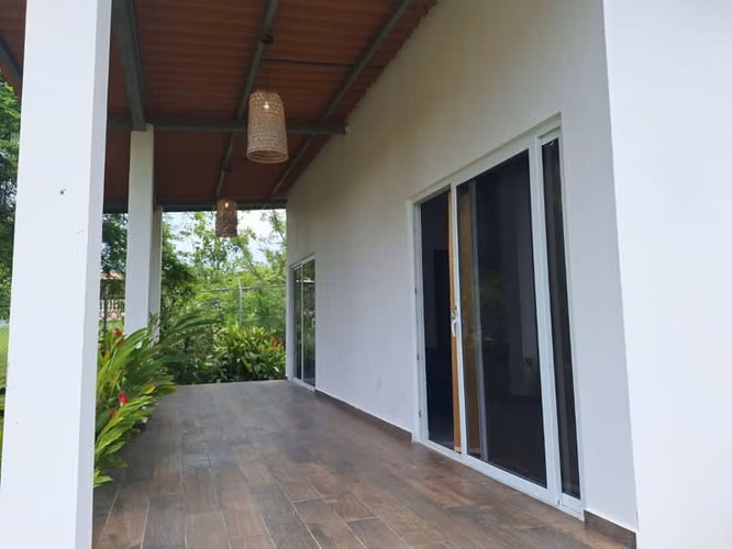 Venta de Propiedad Airbnb en Cabuya con 4 Apartamentos y Potencial de Expansión